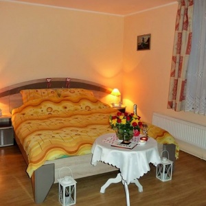 Karnawałowy, romantyczny wypoczynek w Chmielnie
apartament szary jedna z sypialni 
