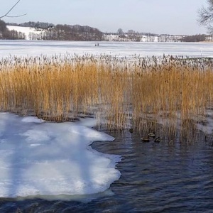 Nad jeziorem Białym w Chmielnie 