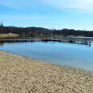 Jezioro Kłodno, gminna plaża z pomostem 