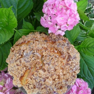 Ciasto drożdżowe, w kształcie kwitnącej hortensji. 