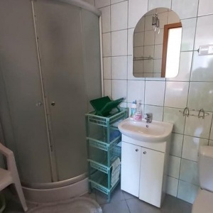 Łazienka przy apartamencie zielonym 