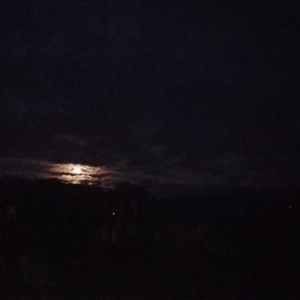wschodzący księżyc w pełni w Chmielnie. 