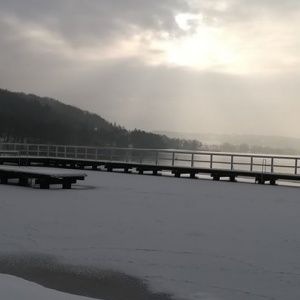 Zimowa  sceneria w Chmielnie nad jeziorem Kłodno.
Kiedy Ci smutno, 
kiedy Ci źle, 
spójrz na to zdjęcie 
i wspomnij se... 