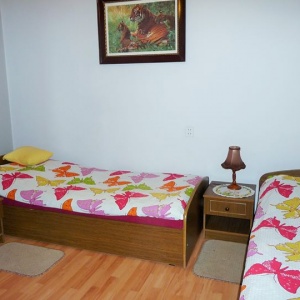 Sypialnia dla dzieci - kolorowa pościel w motylki dodaje radości i pozytywnie nastraja wszystkich. 