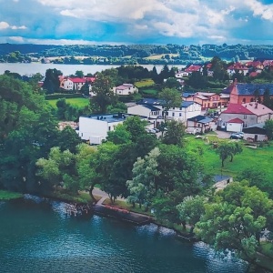 Widok na Chmielno nad jeziorami Białym i Kłodno. Foto A .Kostuch. 