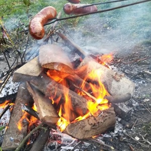 Majowe grillowanie, ognisko z pieczeniem kiełbasek! 